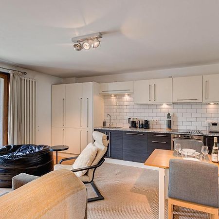 Apartment Cosmiques - Alpes Travel - Central Chamonix - Sleeps 4 Eksteriør billede