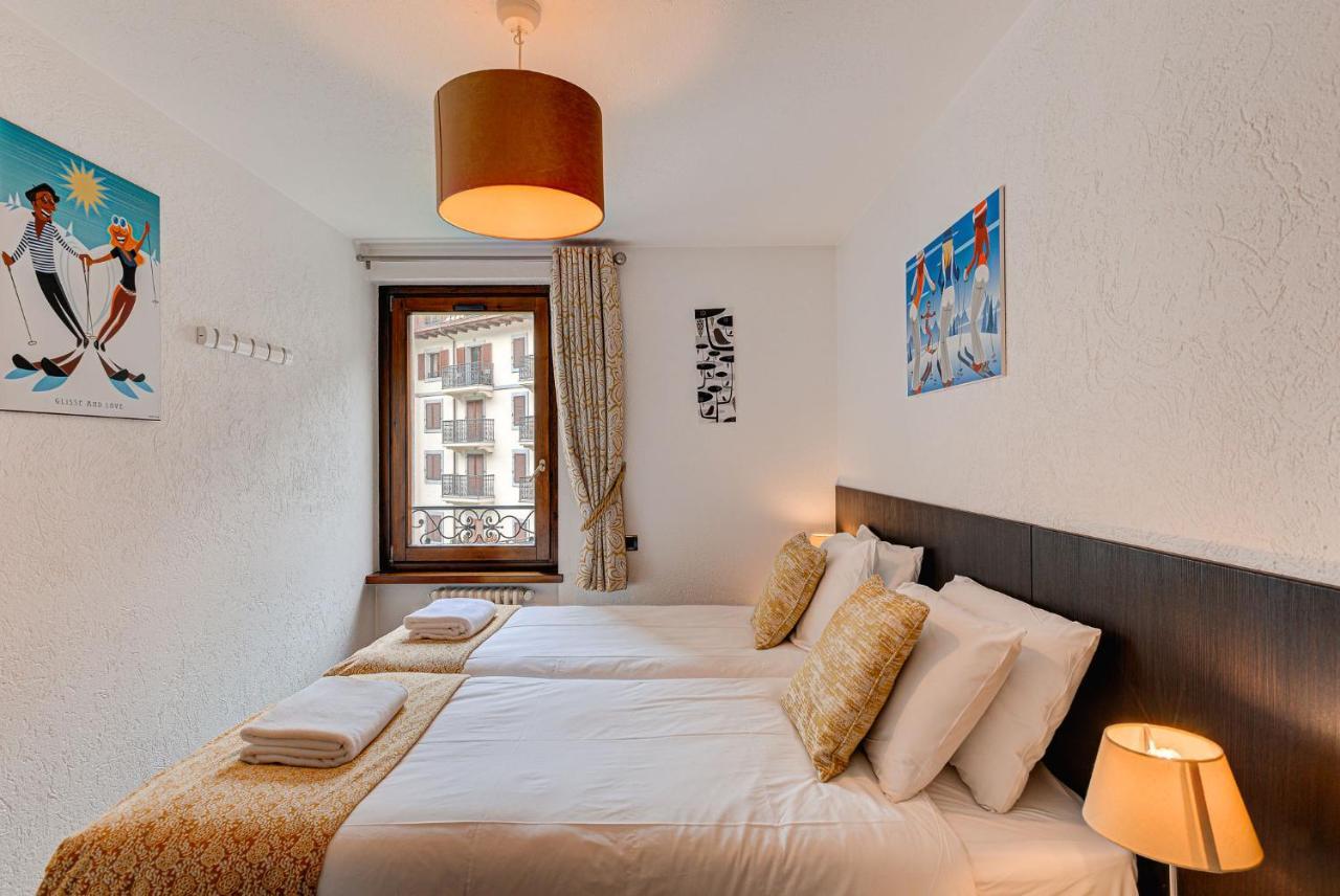 Apartment Cosmiques - Alpes Travel - Central Chamonix - Sleeps 4 Eksteriør billede