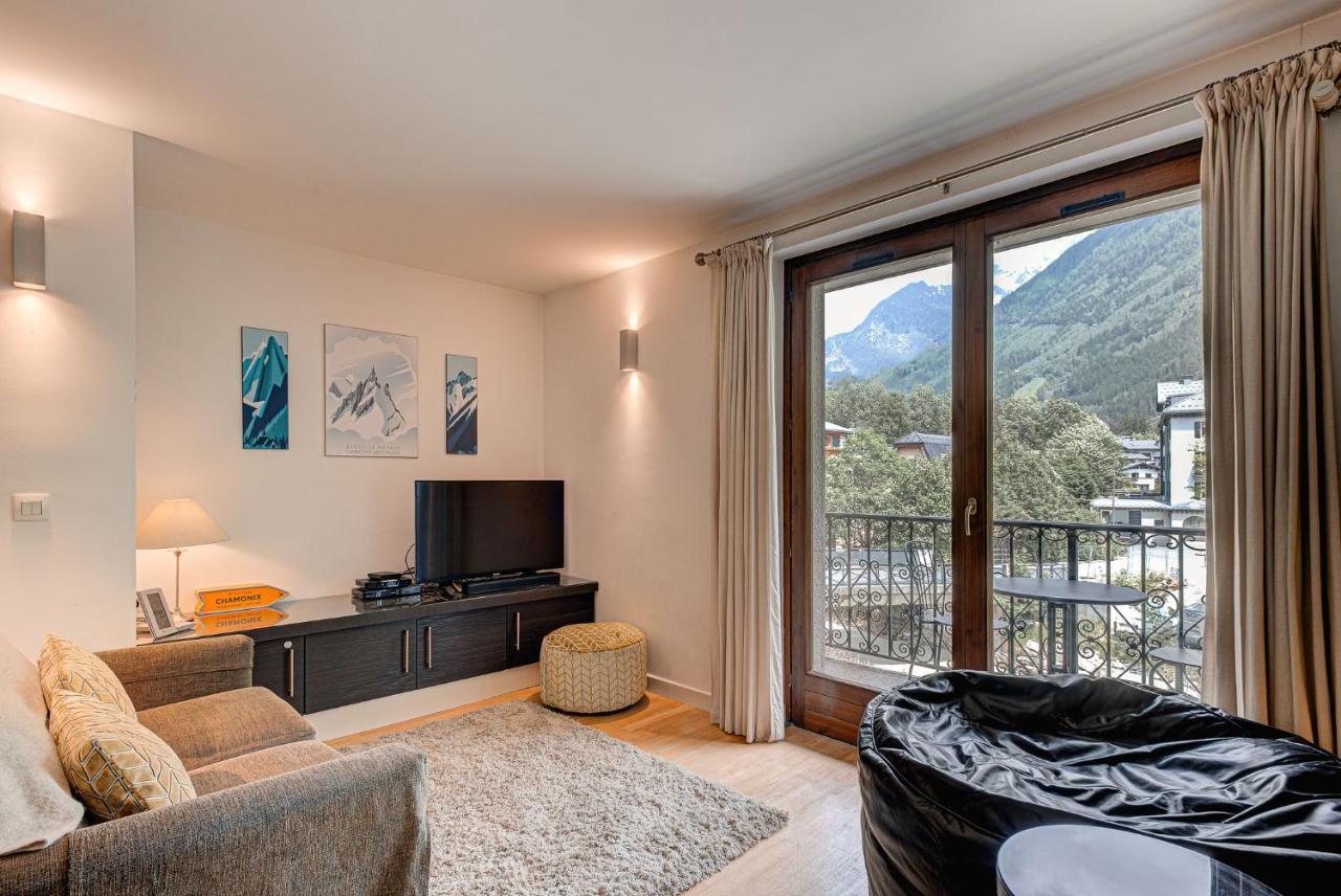 Apartment Cosmiques - Alpes Travel - Central Chamonix - Sleeps 4 Eksteriør billede