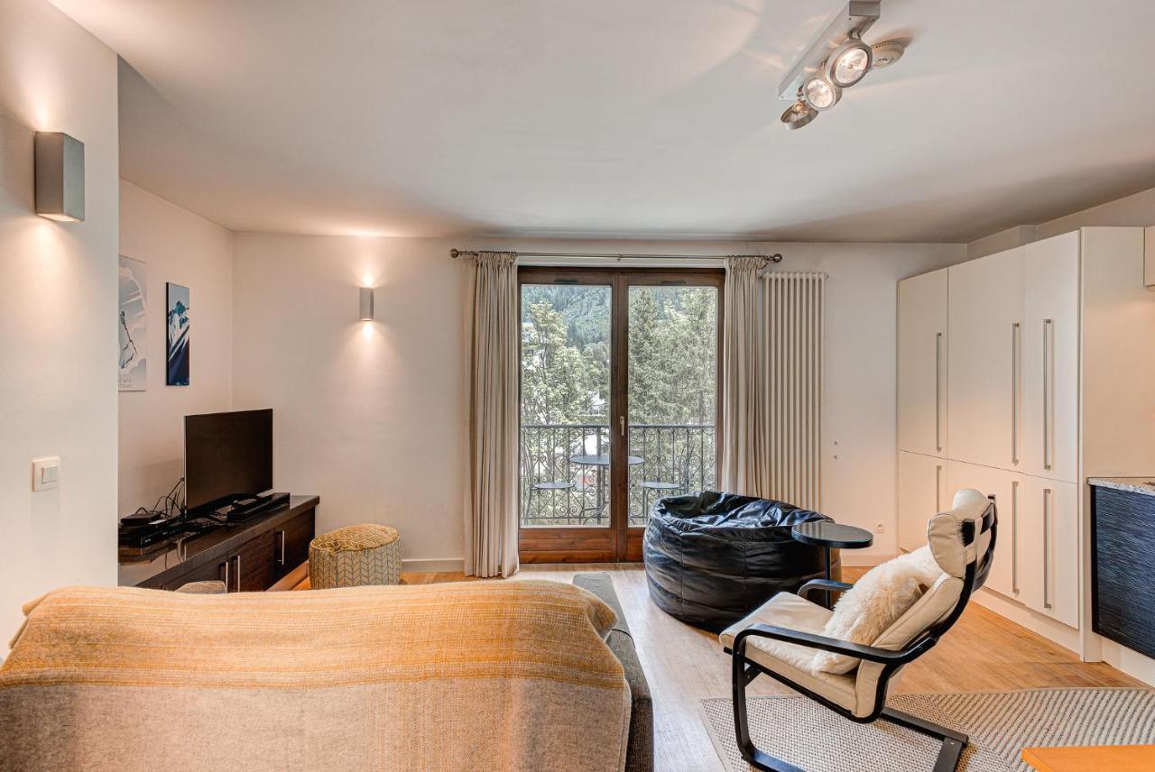 Apartment Cosmiques - Alpes Travel - Central Chamonix - Sleeps 4 Eksteriør billede