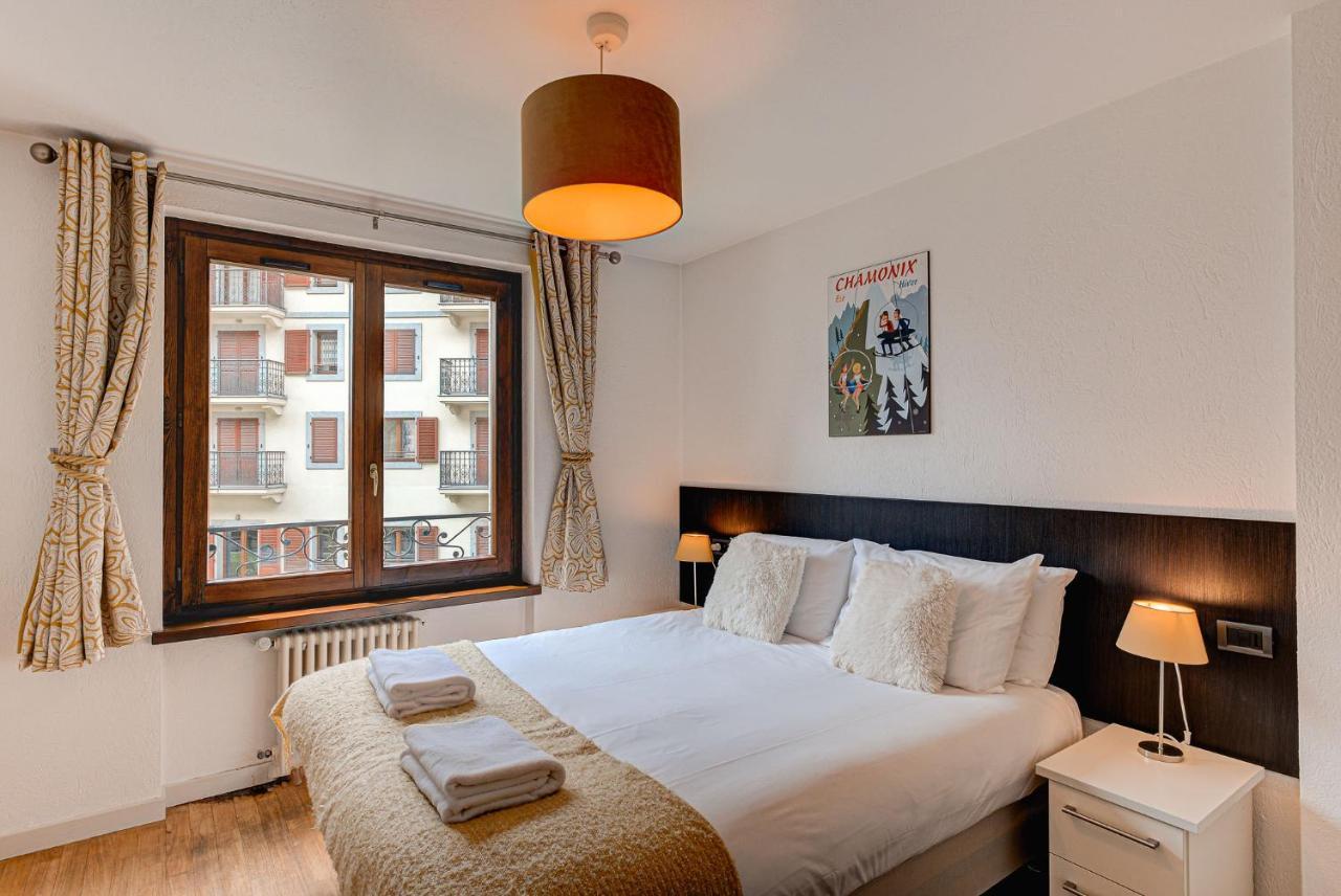 Apartment Cosmiques - Alpes Travel - Central Chamonix - Sleeps 4 Eksteriør billede