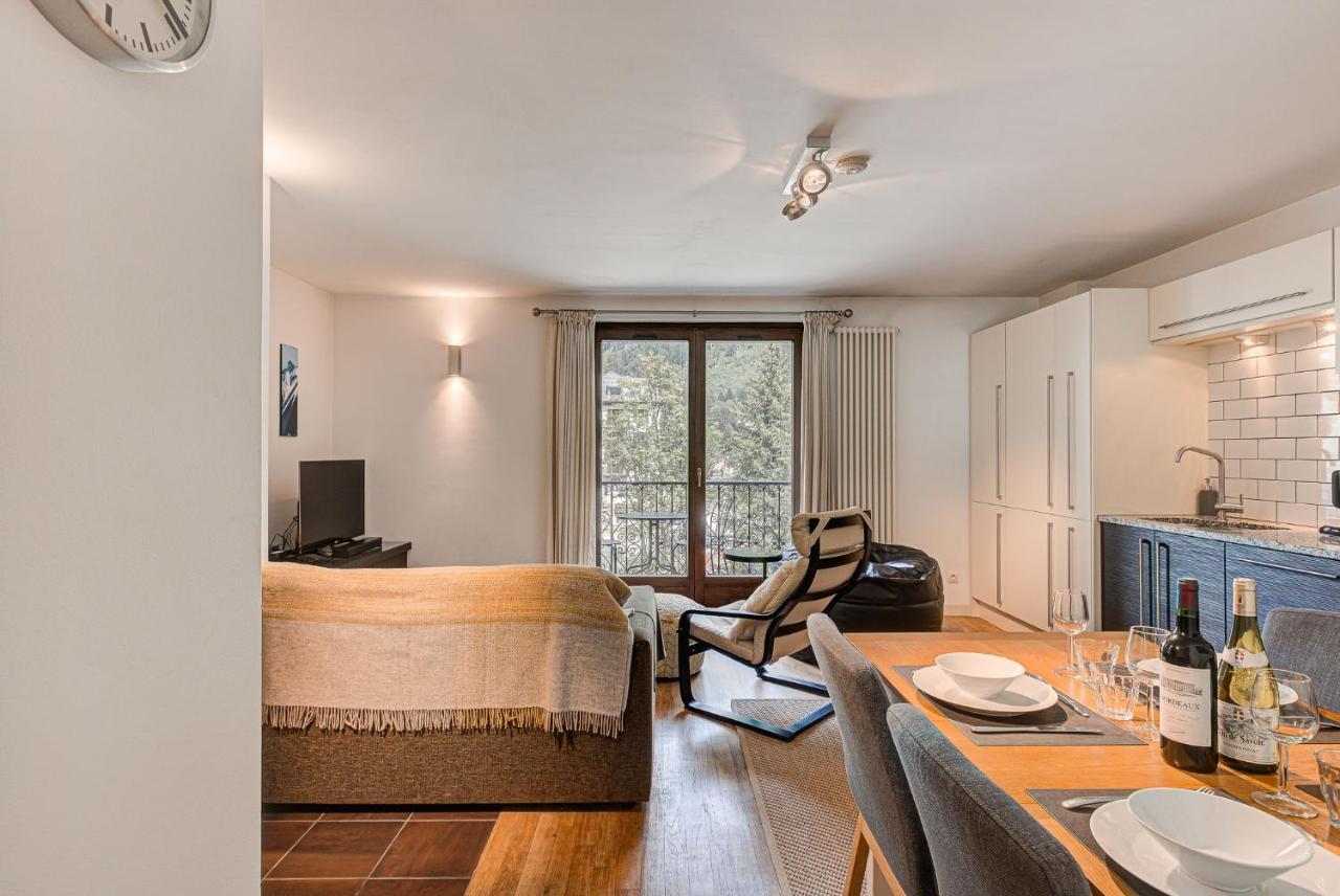 Apartment Cosmiques - Alpes Travel - Central Chamonix - Sleeps 4 Eksteriør billede