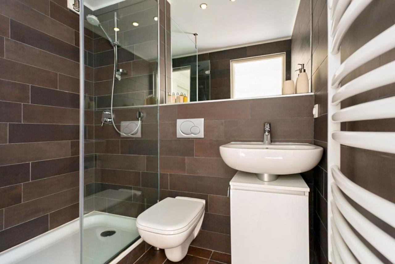 Apartment Cosmiques - Alpes Travel - Central Chamonix - Sleeps 4 Eksteriør billede