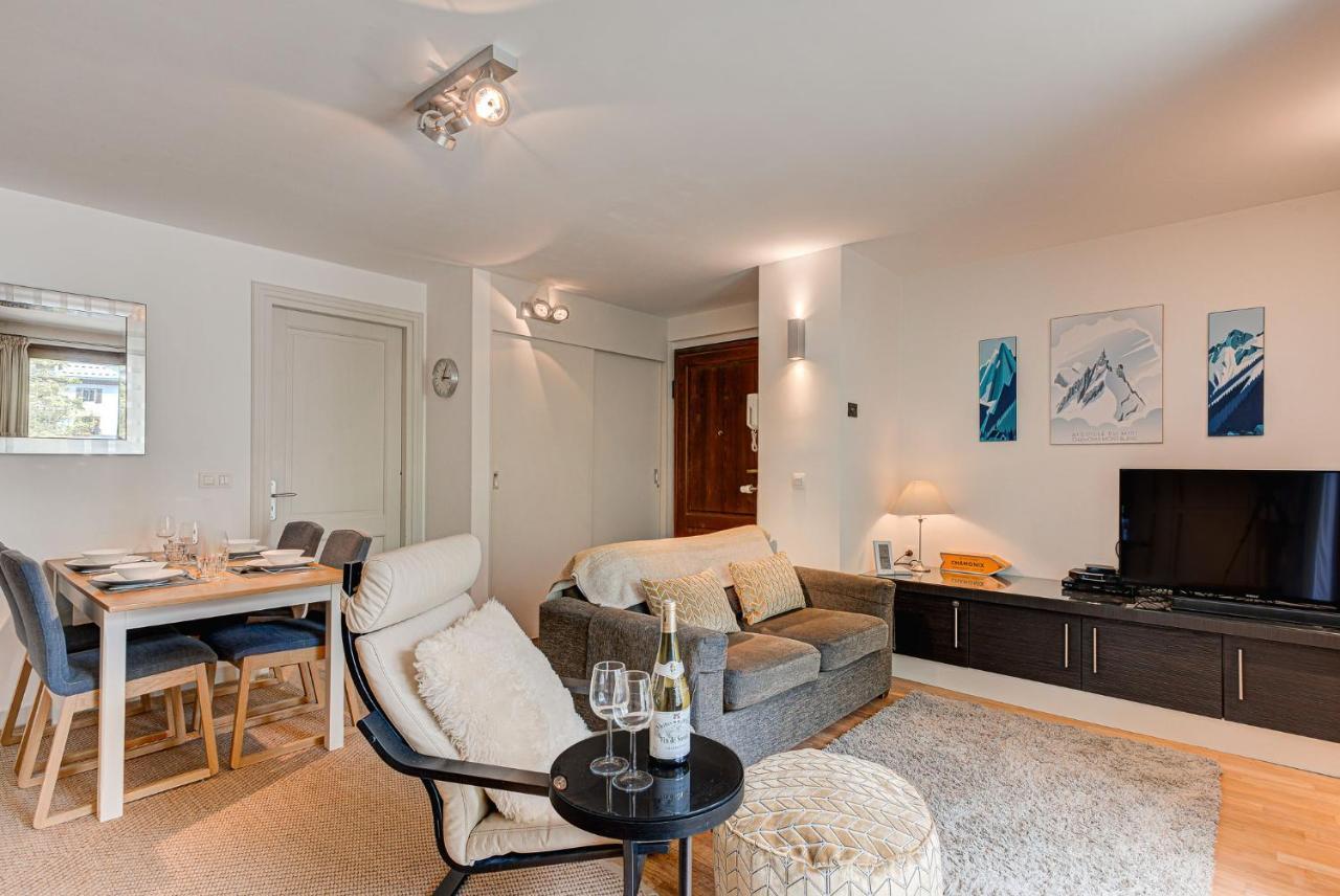 Apartment Cosmiques - Alpes Travel - Central Chamonix - Sleeps 4 Eksteriør billede